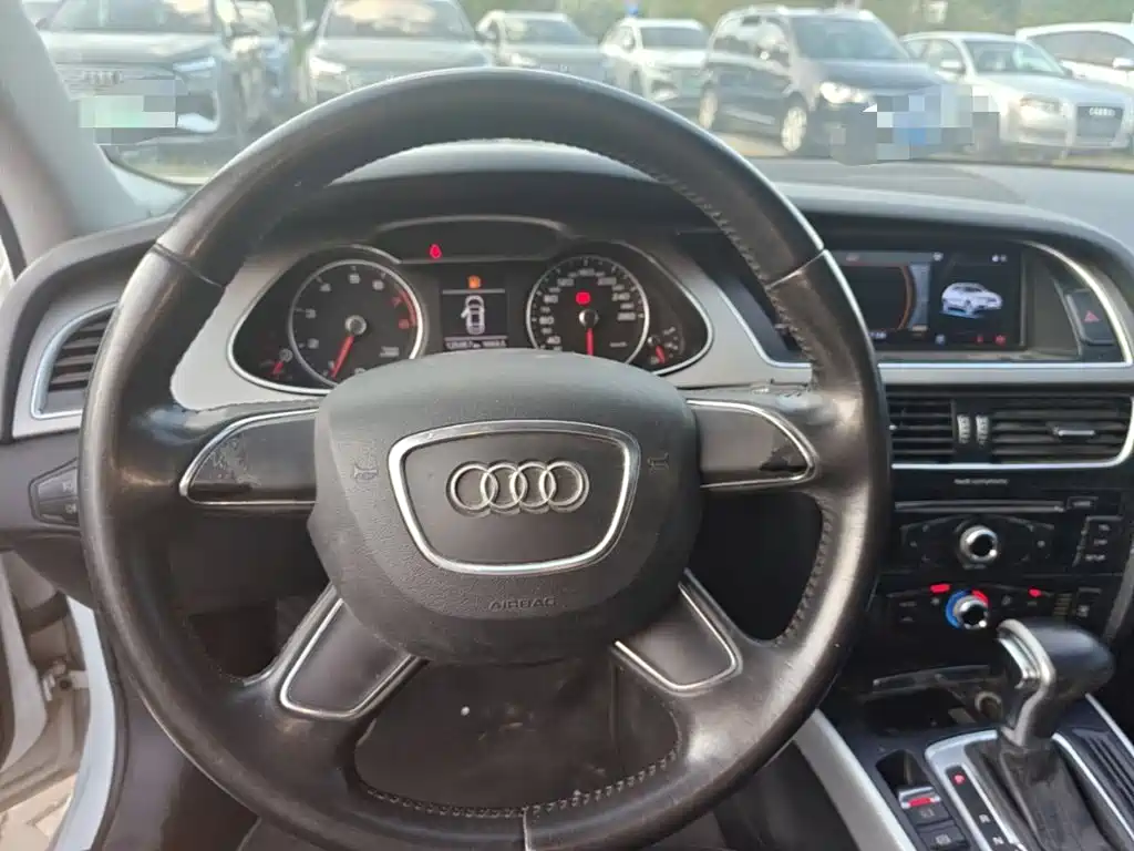 Фото 11 - Audi A4L