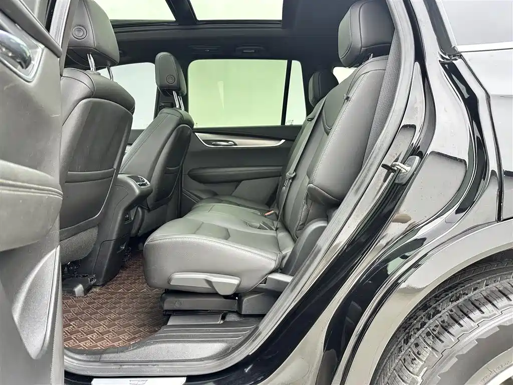 Фото 7 - Cadillac XT6