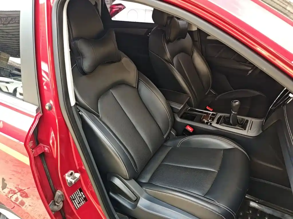 Фото 25 - Roewe RX5