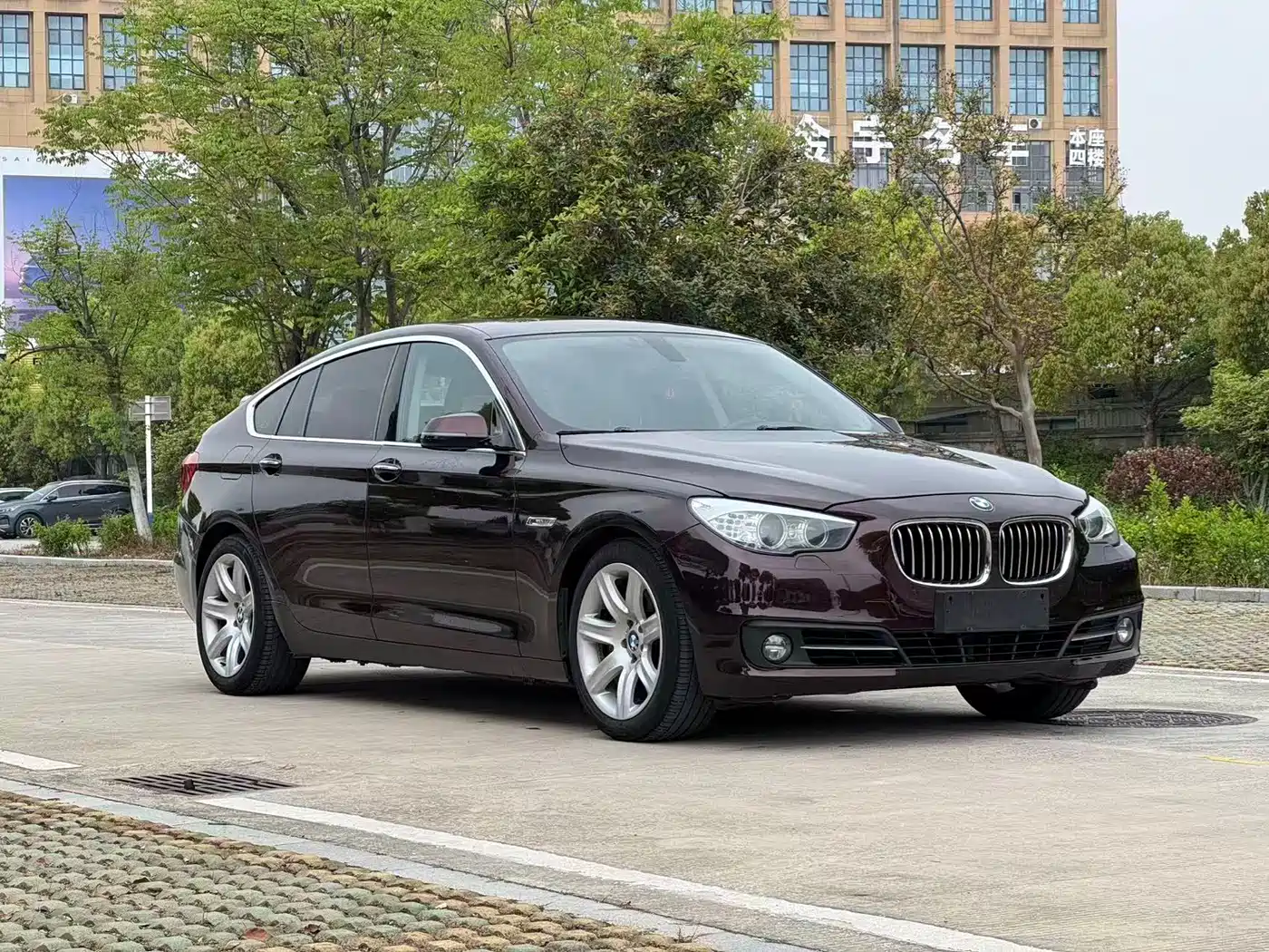 BMW 5 Series GT 2015 528i Luxury фото 4