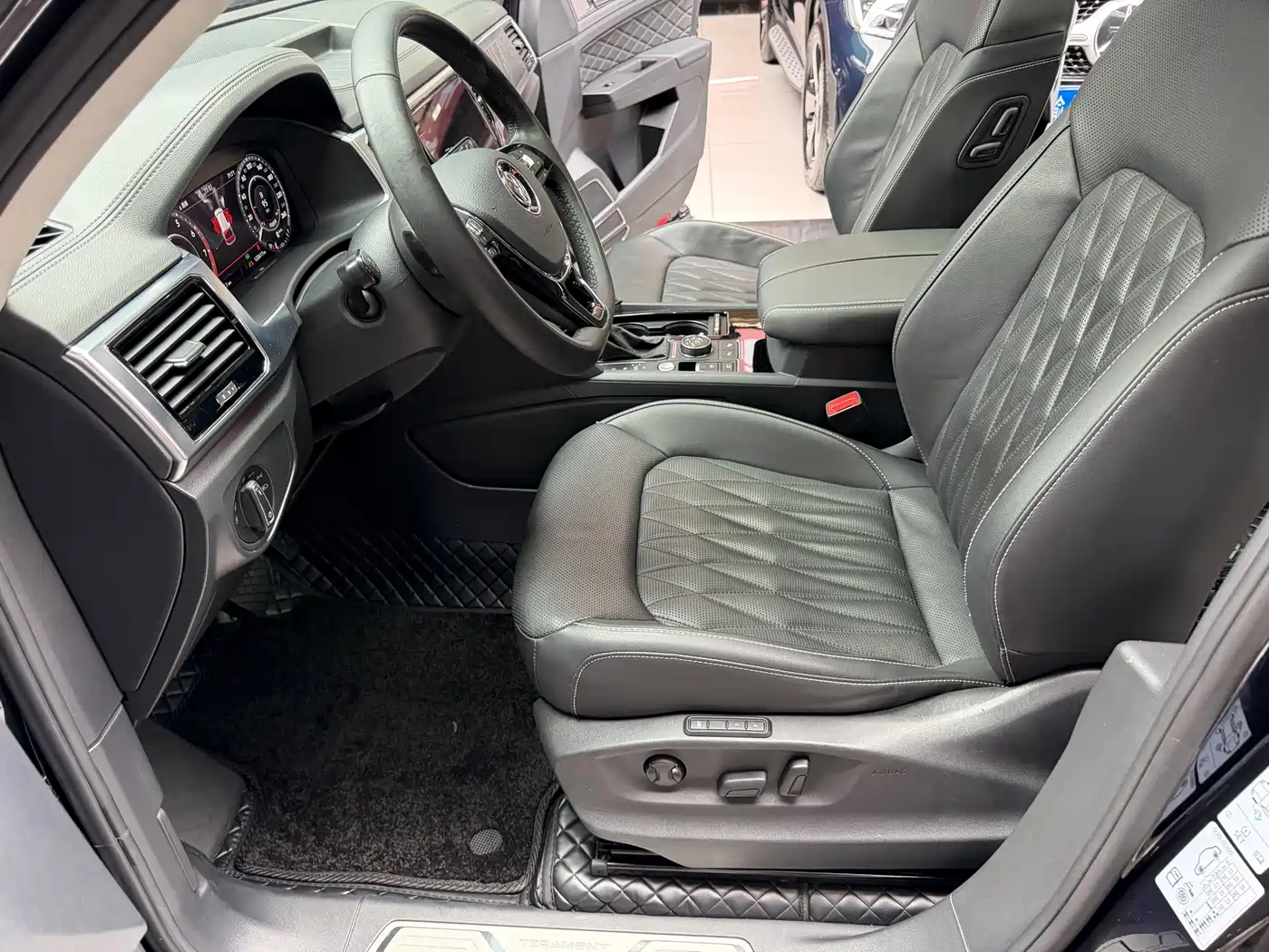 Volkswagen Teramont 2019 380TSI 4WD Flagship Edition China VI фото 10