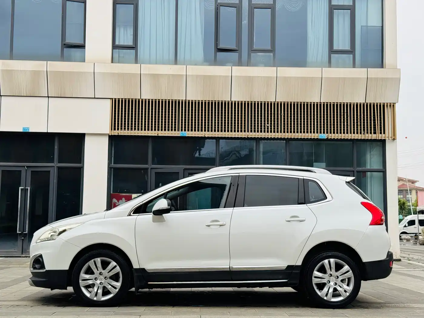 Peugeot 3008 2013 2.0L Automatic Trend Edition фото 4