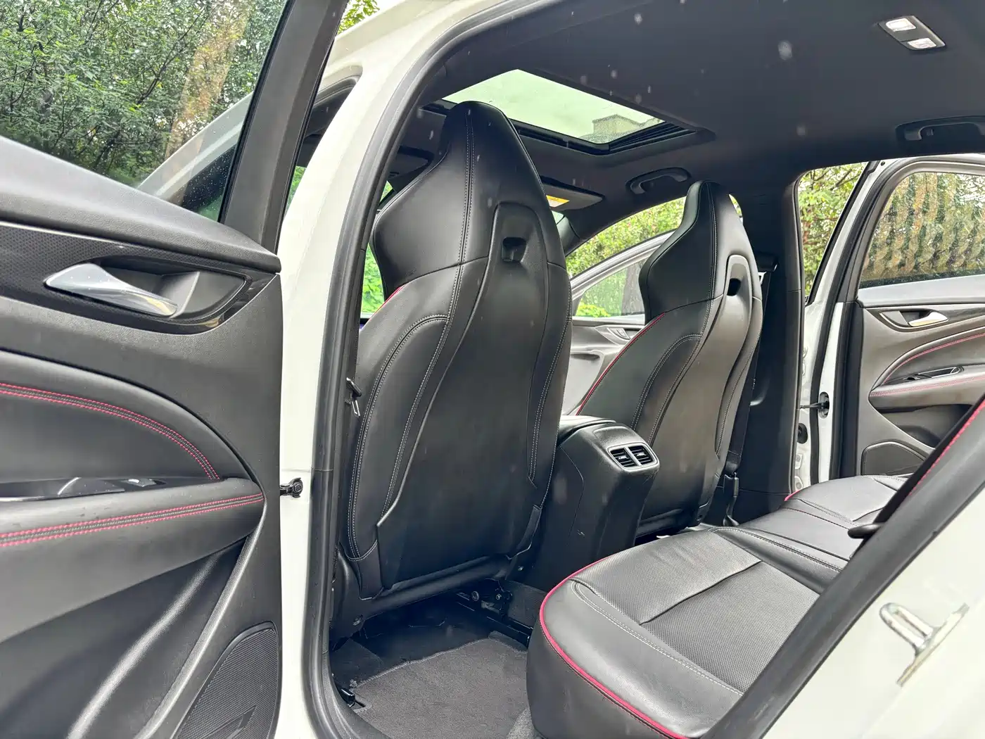 Photo 10 - Buick Regal