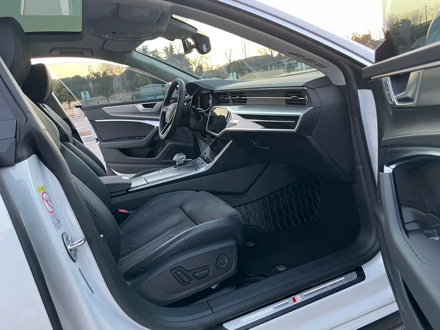 Audi A7 2023 Model 45 TFSI Premium Selection Edition фото 12