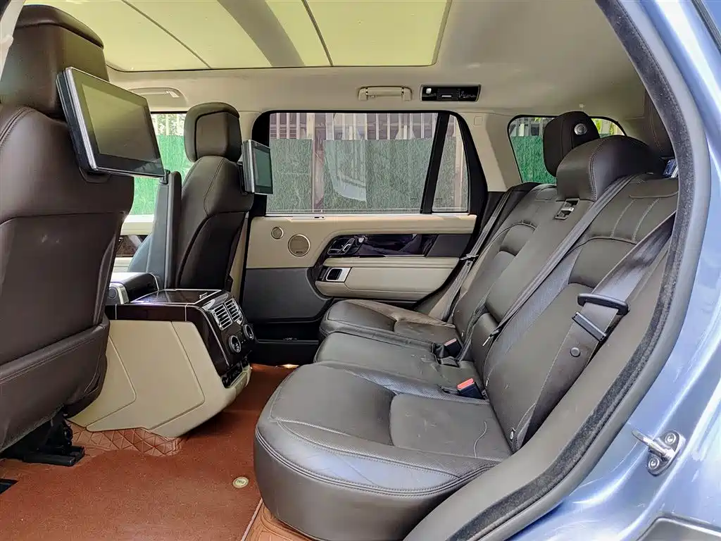 Land Rover Range Rover 2021 3.0 L6 Heritage Extended Classic Edition фото 8
