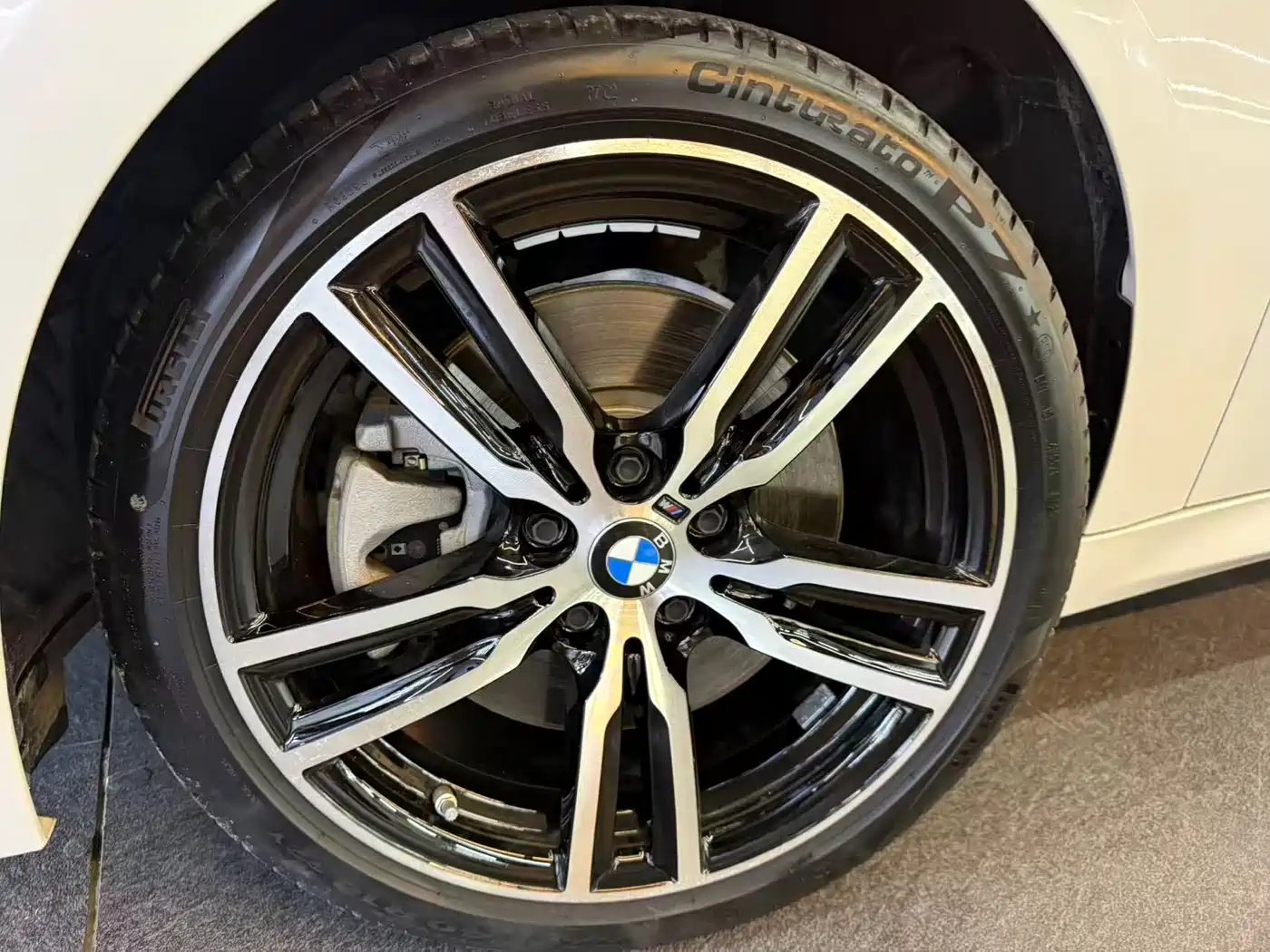 BMW 1 Series 2023 125i M Sport Shadow Edition фото 16