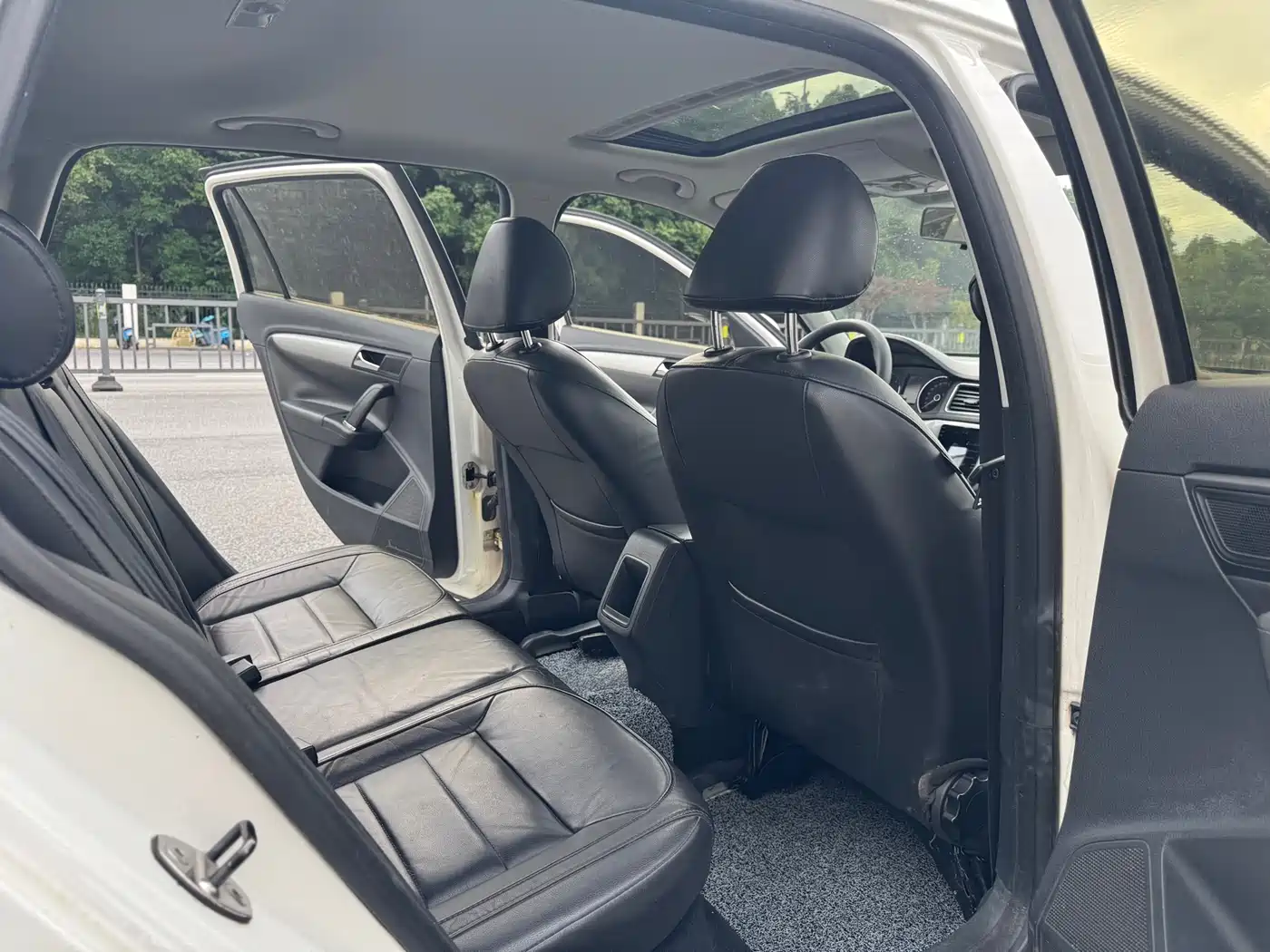 Volkswagen Lavida Tour 2014 1.6L Automatic Sport фото 8