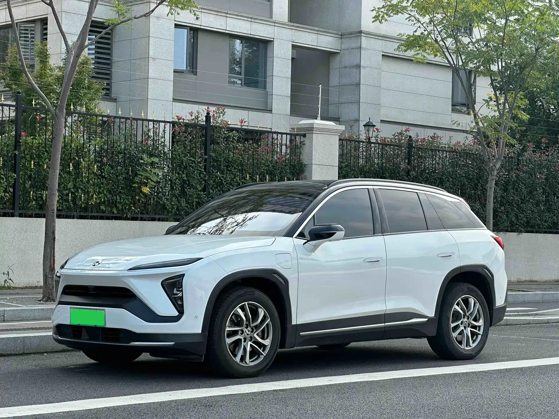 Фото 1 - NIO ES6
