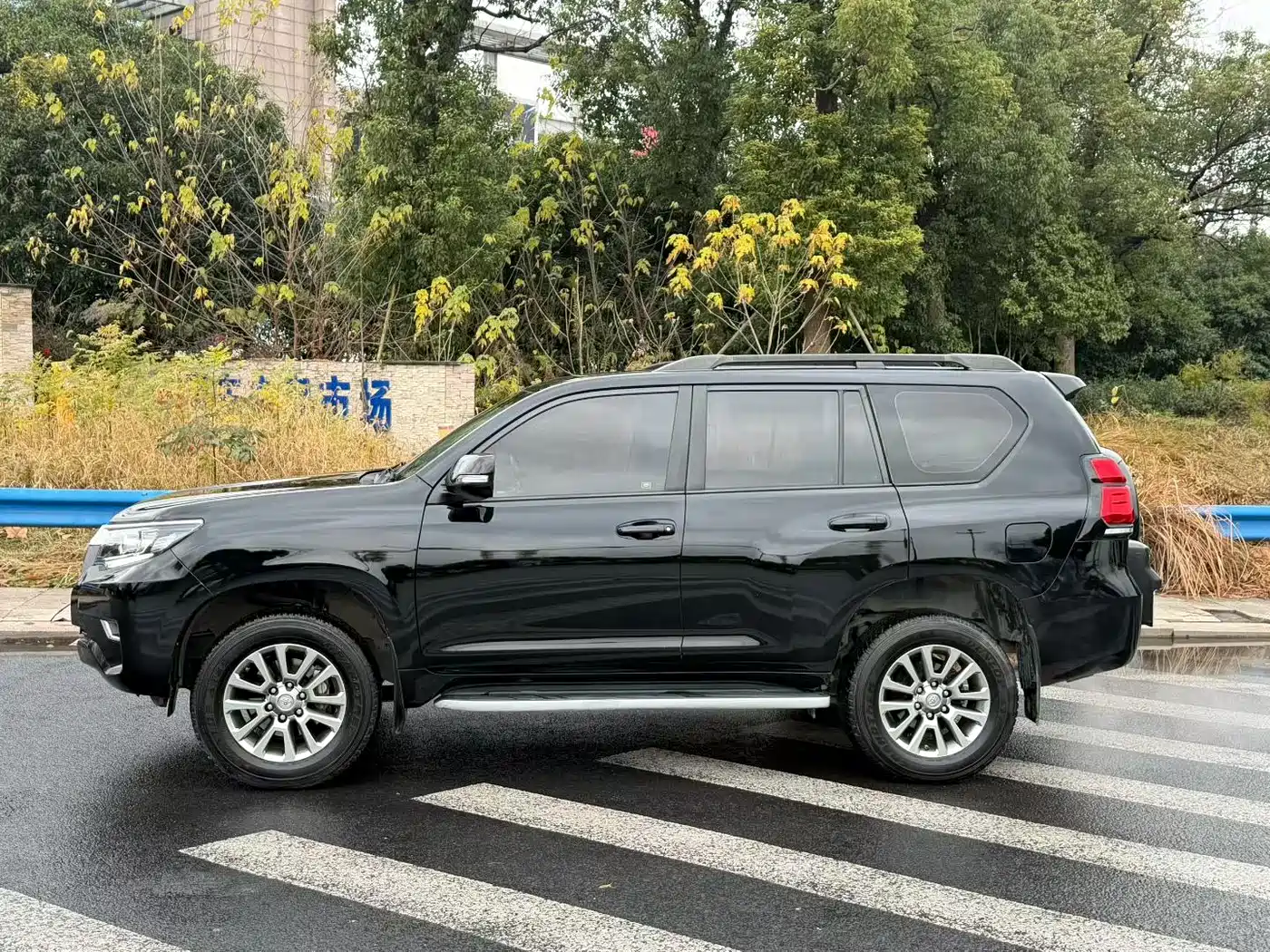 Toyota Prado 2019 3.5L Automatic TX-L Zunxiang Edition with Rear-mounted Spare Tire фото 3