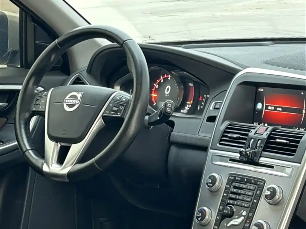 Фото 12 - Volvo XC60