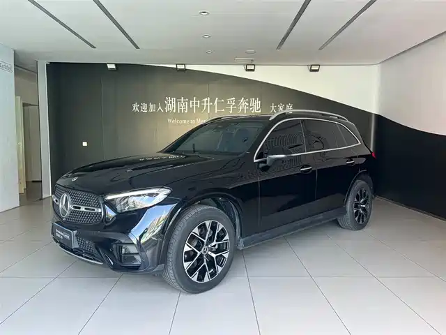 Mercedes-Benz GLC 2023 GLC 260 L 4MATIC Luxury 5-Seater — фото 1