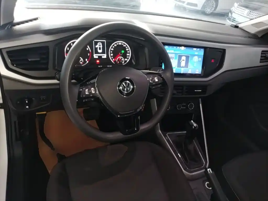 Volkswagen Polo 2019 Plus 1.5L Automatic Panorama Enjoyment Edition фото 10
