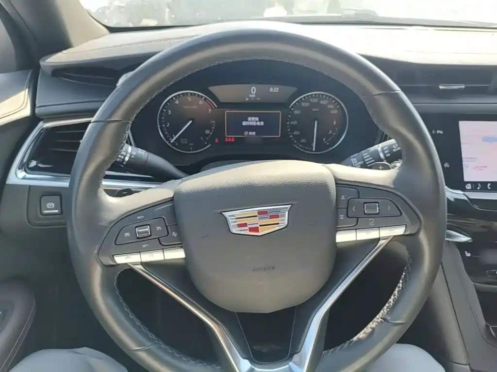 Фото 11 - Cadillac XT6
