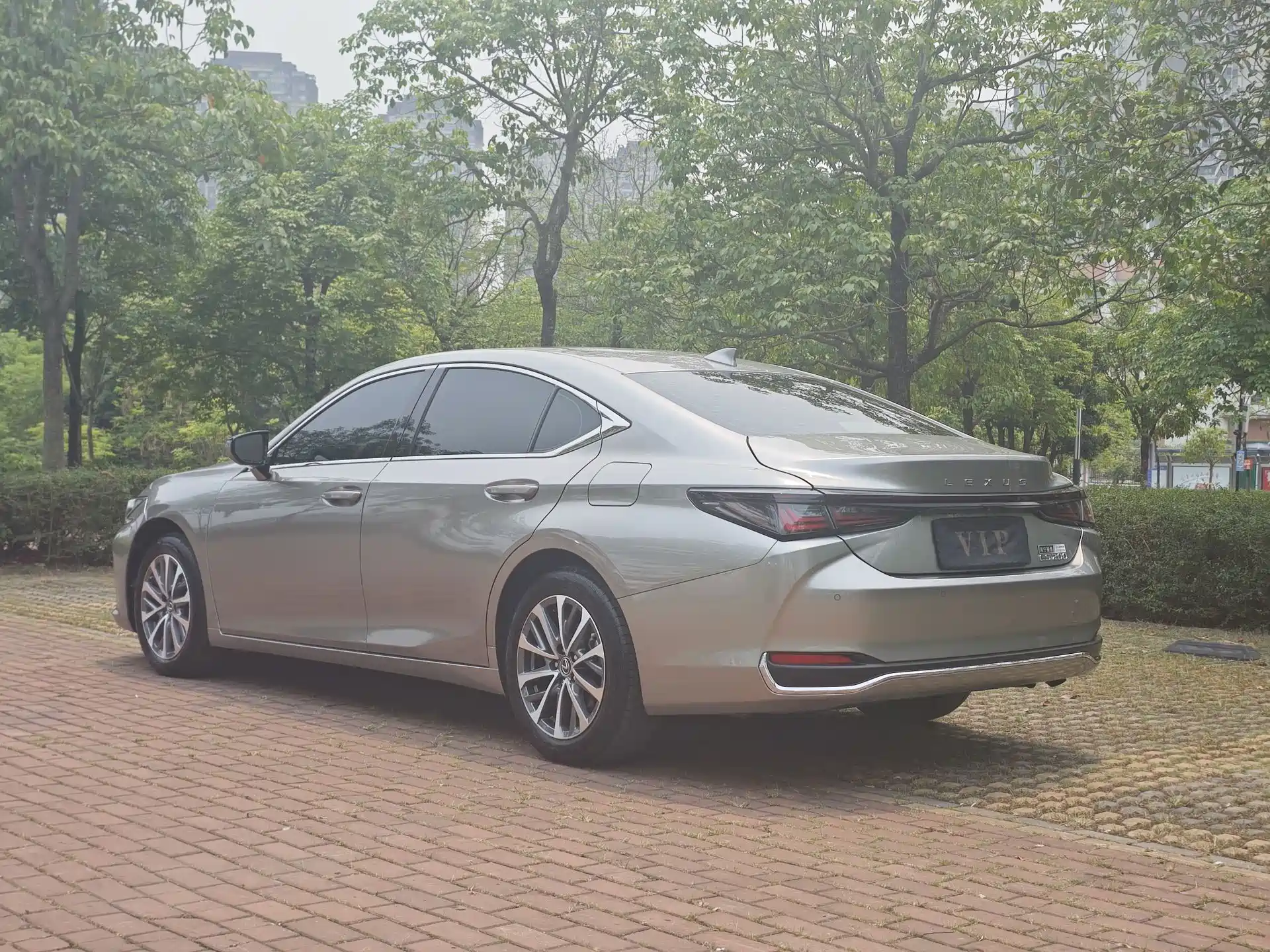 Фото 5 - Lexus ES