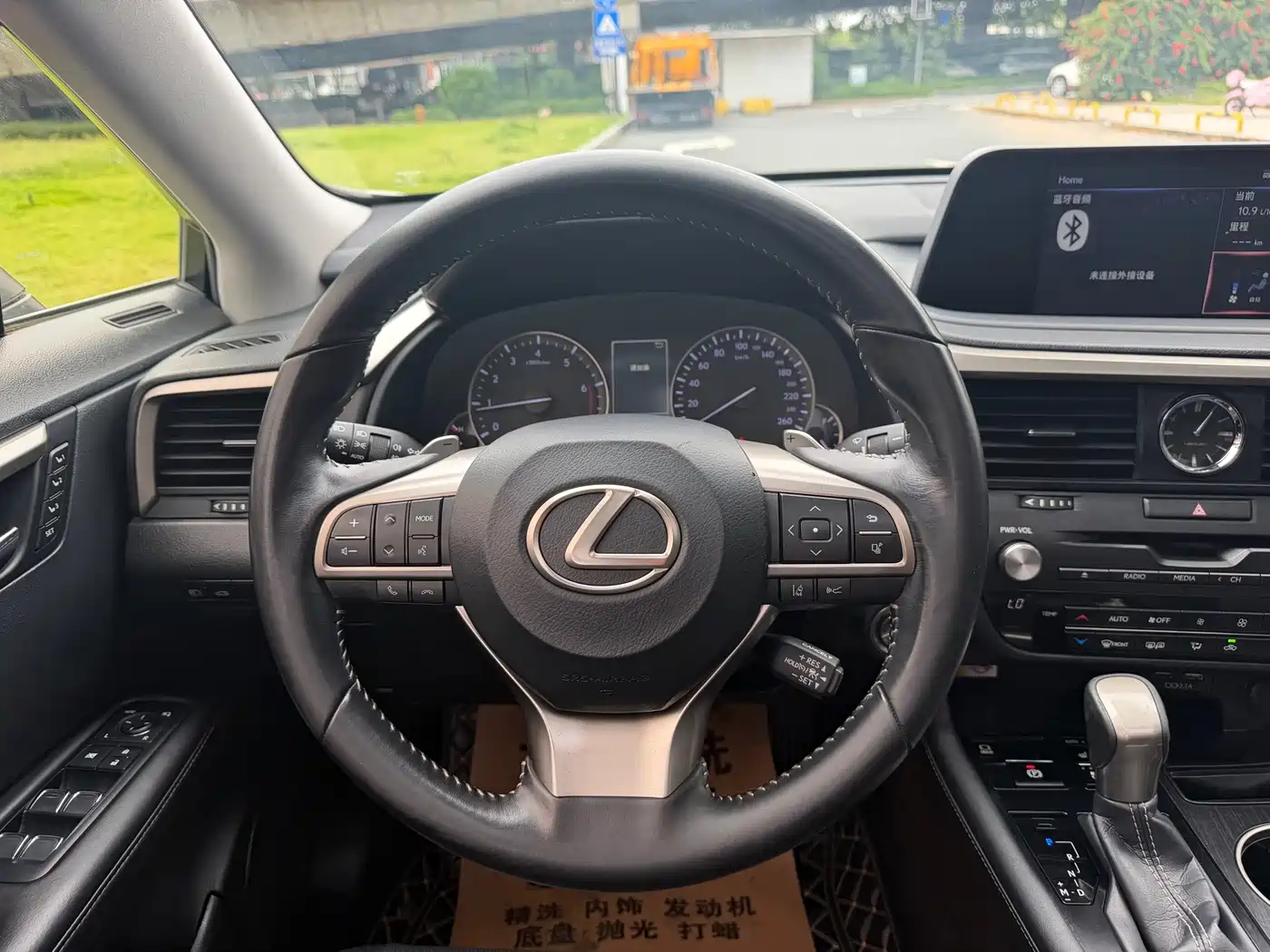 Фото 8 - Lexus RX