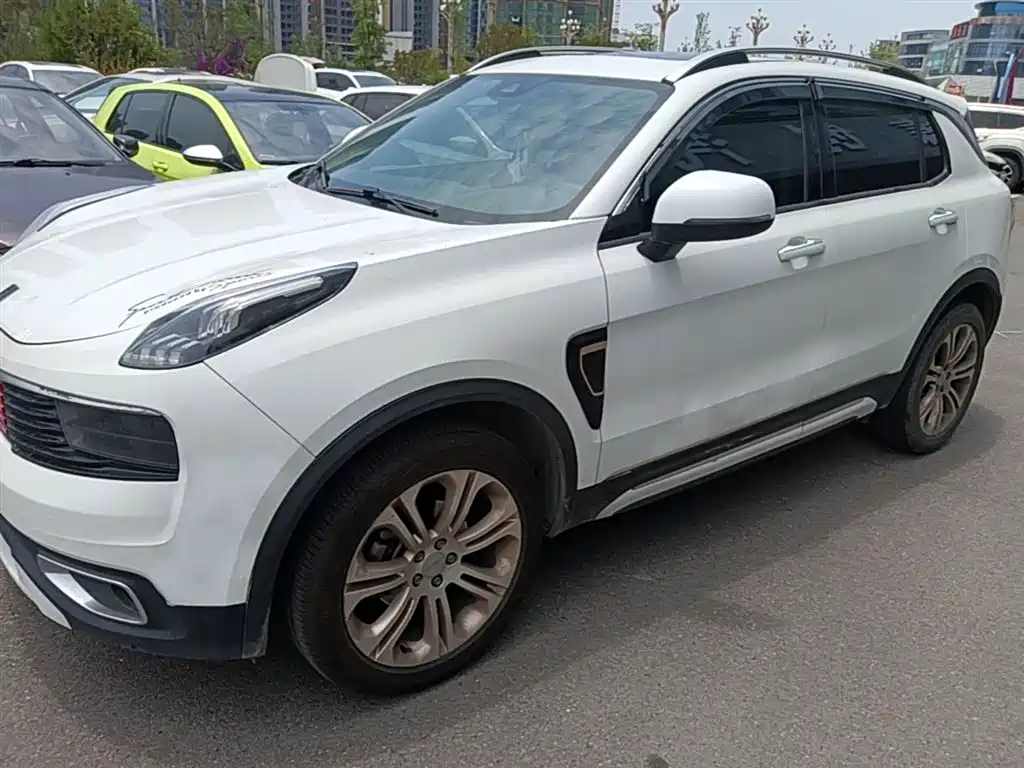 Lynk & Co 01 2017 2.0T 2WD Pro Version фото 2