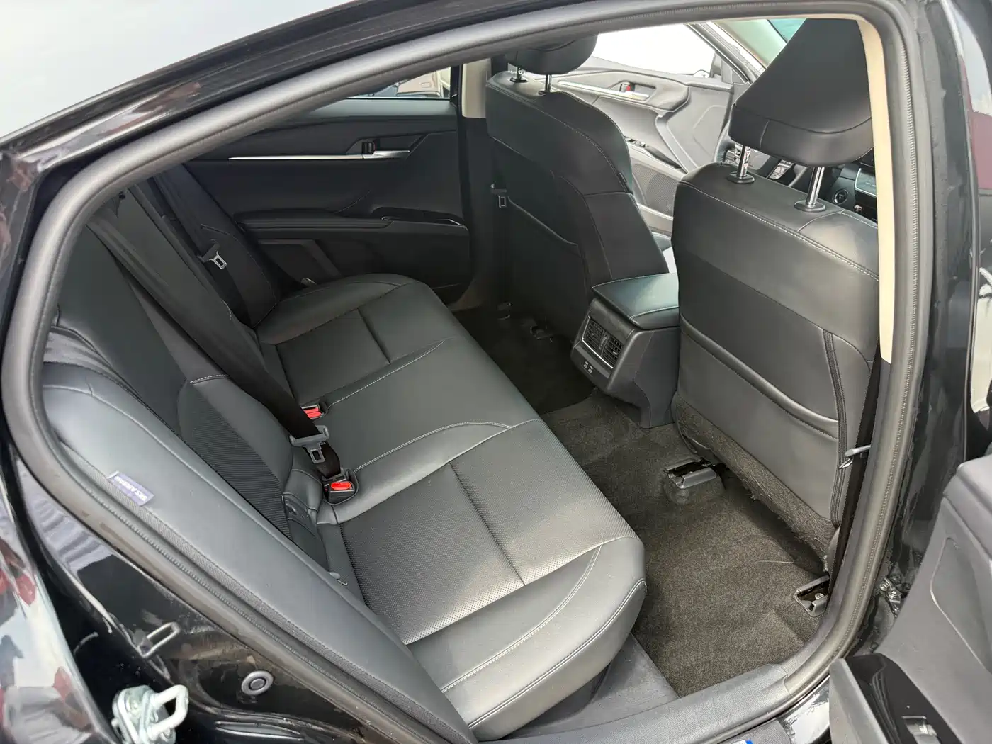 Toyota Camry 2024 Hybrid 2.0HGVP Luxury Edition фото 13