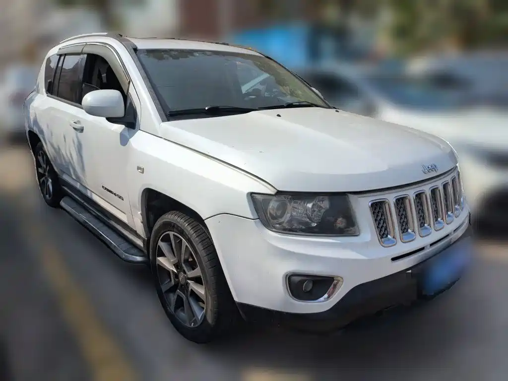 Photo 24 - Jeep Compass (Import)