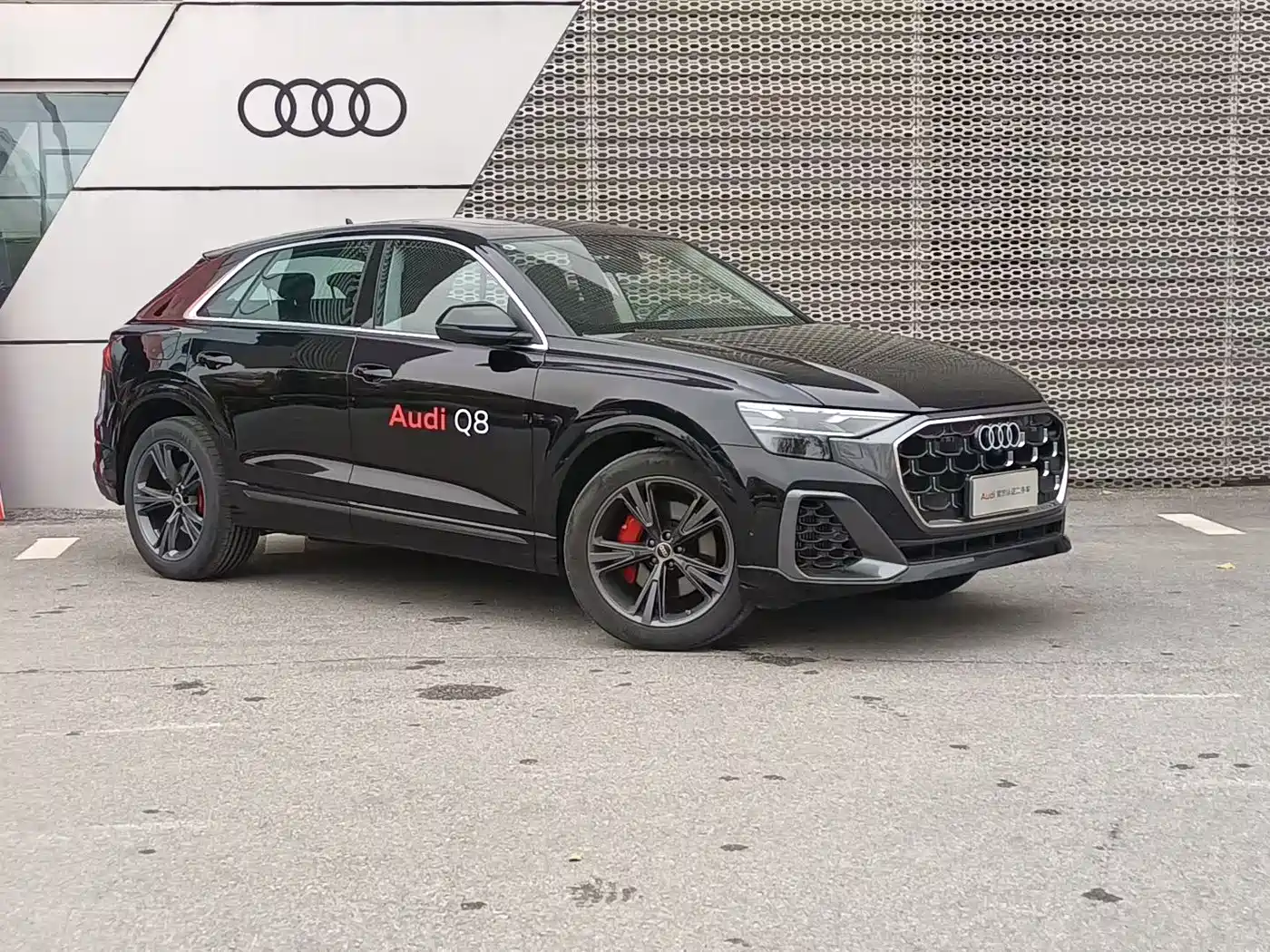 Audi Q8 2024 55 TFSI Luxury Sport фото 3