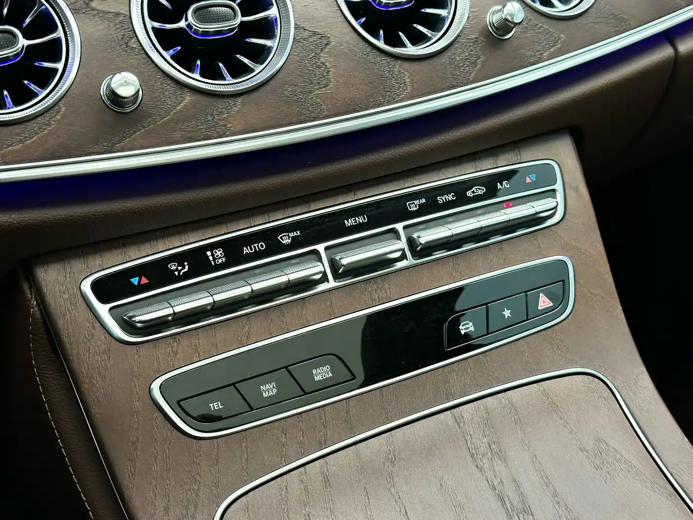 Mercedes-Benz E-Class 2023 E 300 L Luxury фото 18