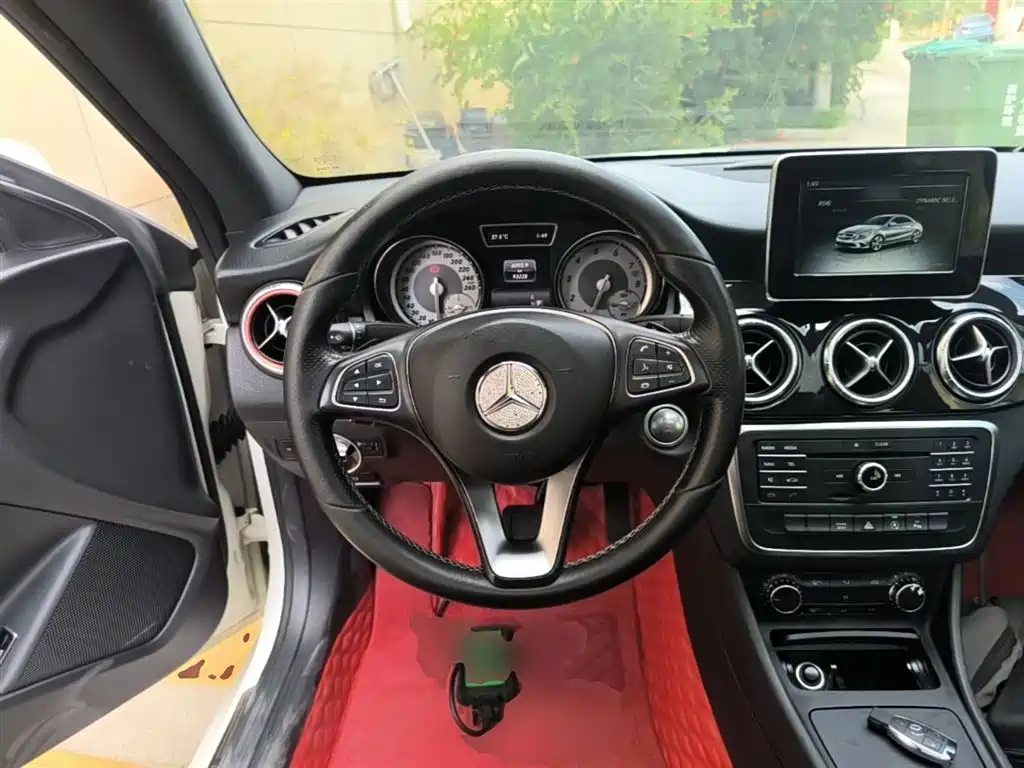 Mercedes-Benz CLA (Import) 2016 CLA 200 Sport фото 10