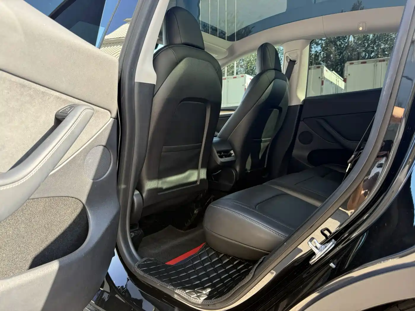 Фото 10 - Tesla Model Y