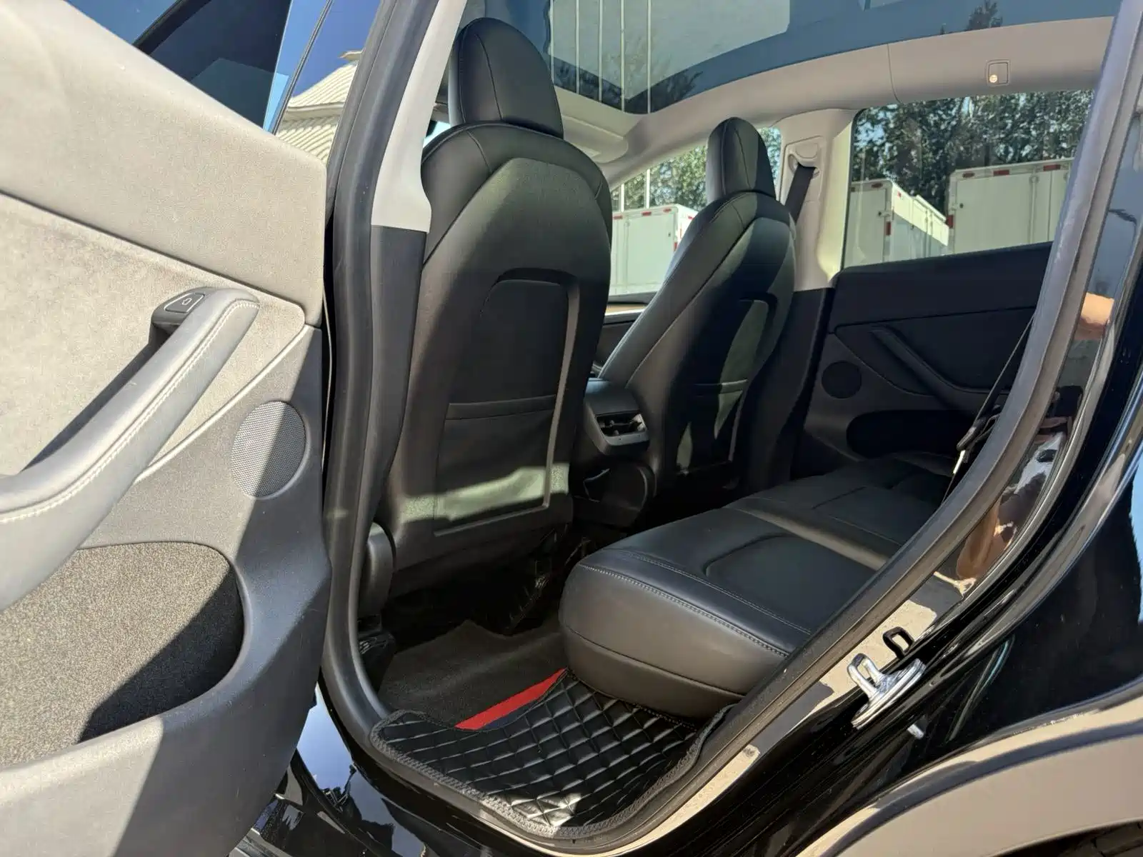 Фото 10 - Tesla Model Y