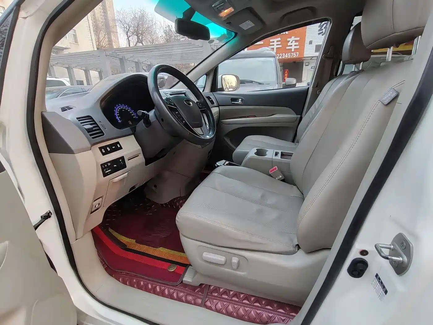 BYD M6 2017 2015 2.4L Automatic Premium Edition