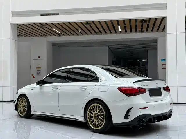 Mercedes-Benz A-Class AMG 2024 AMG A 35 L 4MATIC — фото 4