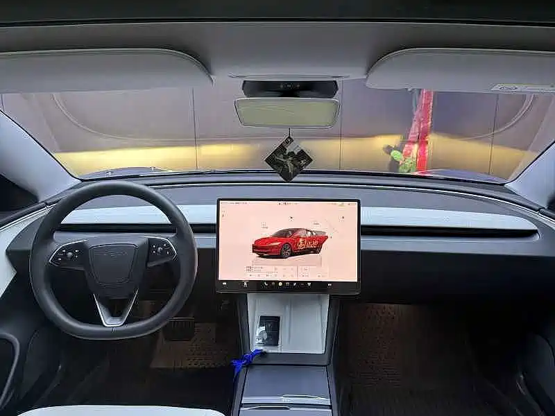 Фото 8 - Tesla Model 3