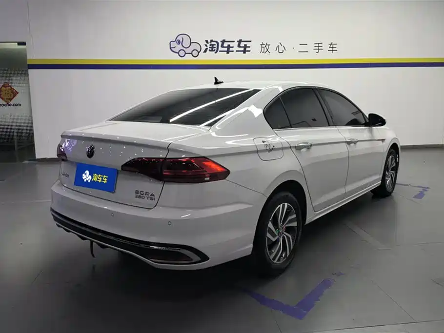 VOLKSWAGEN BORA