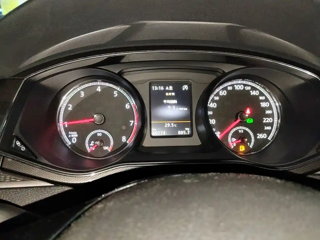 Фото 12 - Volkswagen Passat