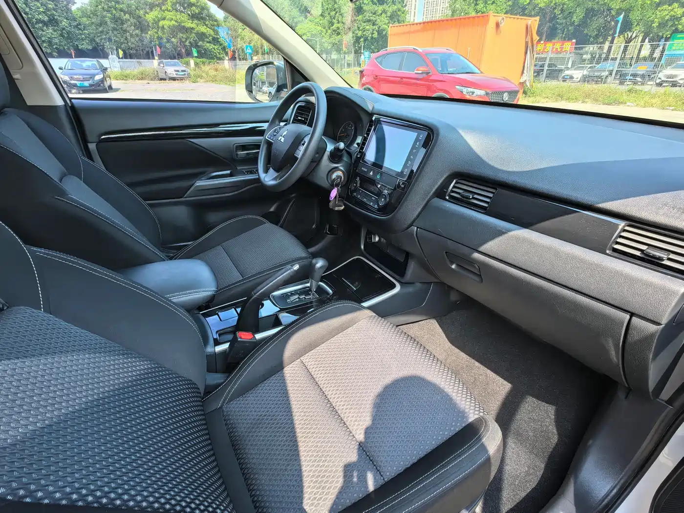 MITSUBISHI OUTLANDER