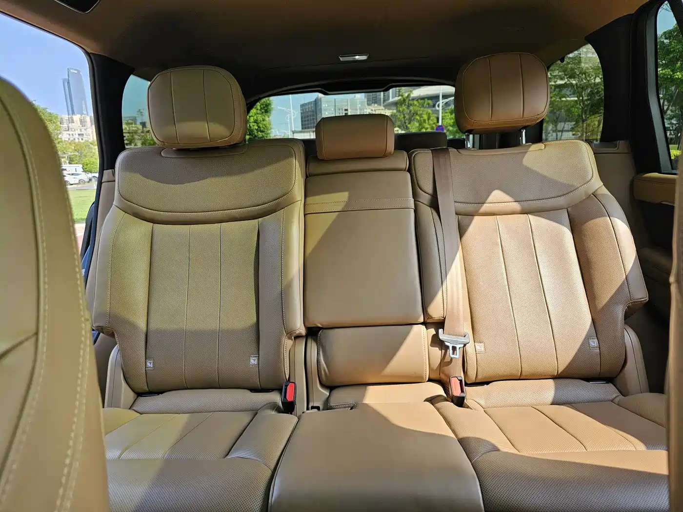 Land Rover Range Rover 2023 3.0 L6 400PS Golden Age 7-Seater Long Wheelbase фото 27