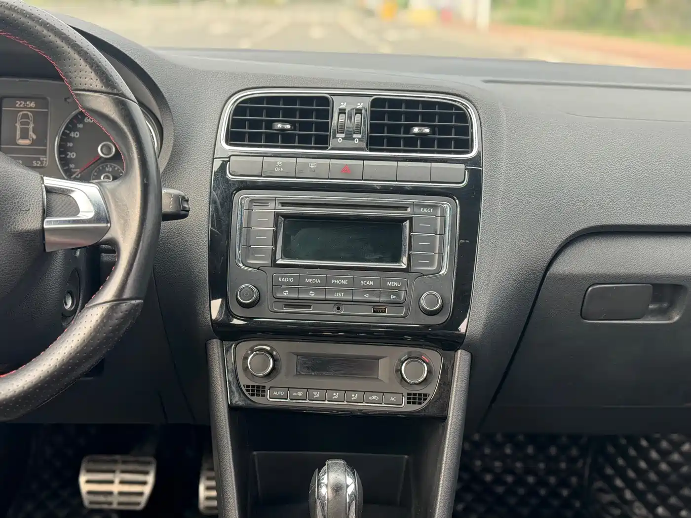 Volkswagen Polo 2012 1.4TSI GTI фото 10