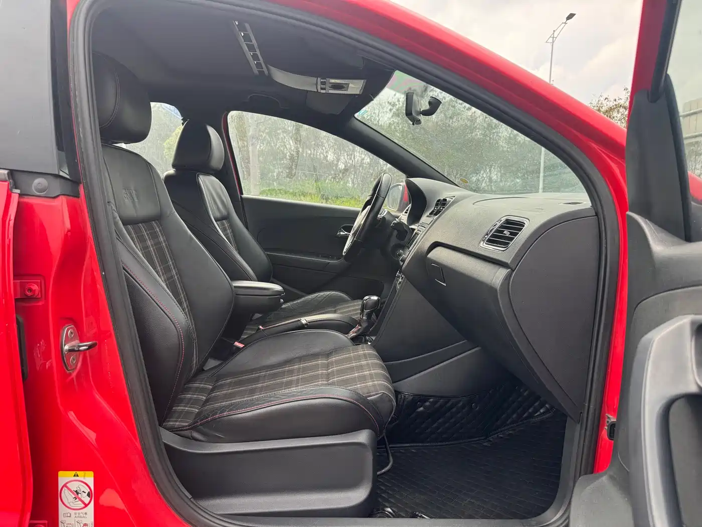 Volkswagen Polo 2012 1.4TSI GTI фото 6