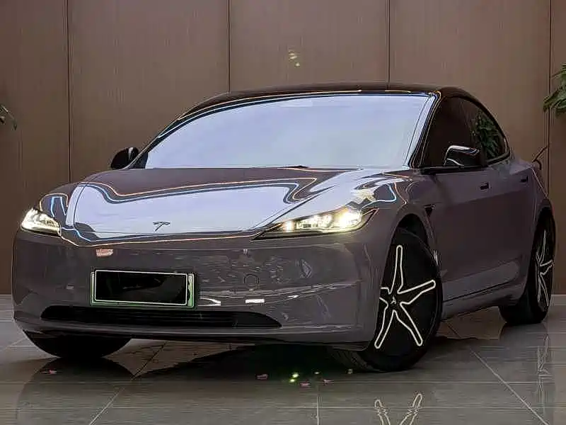 Фото 1 - Tesla Model 3