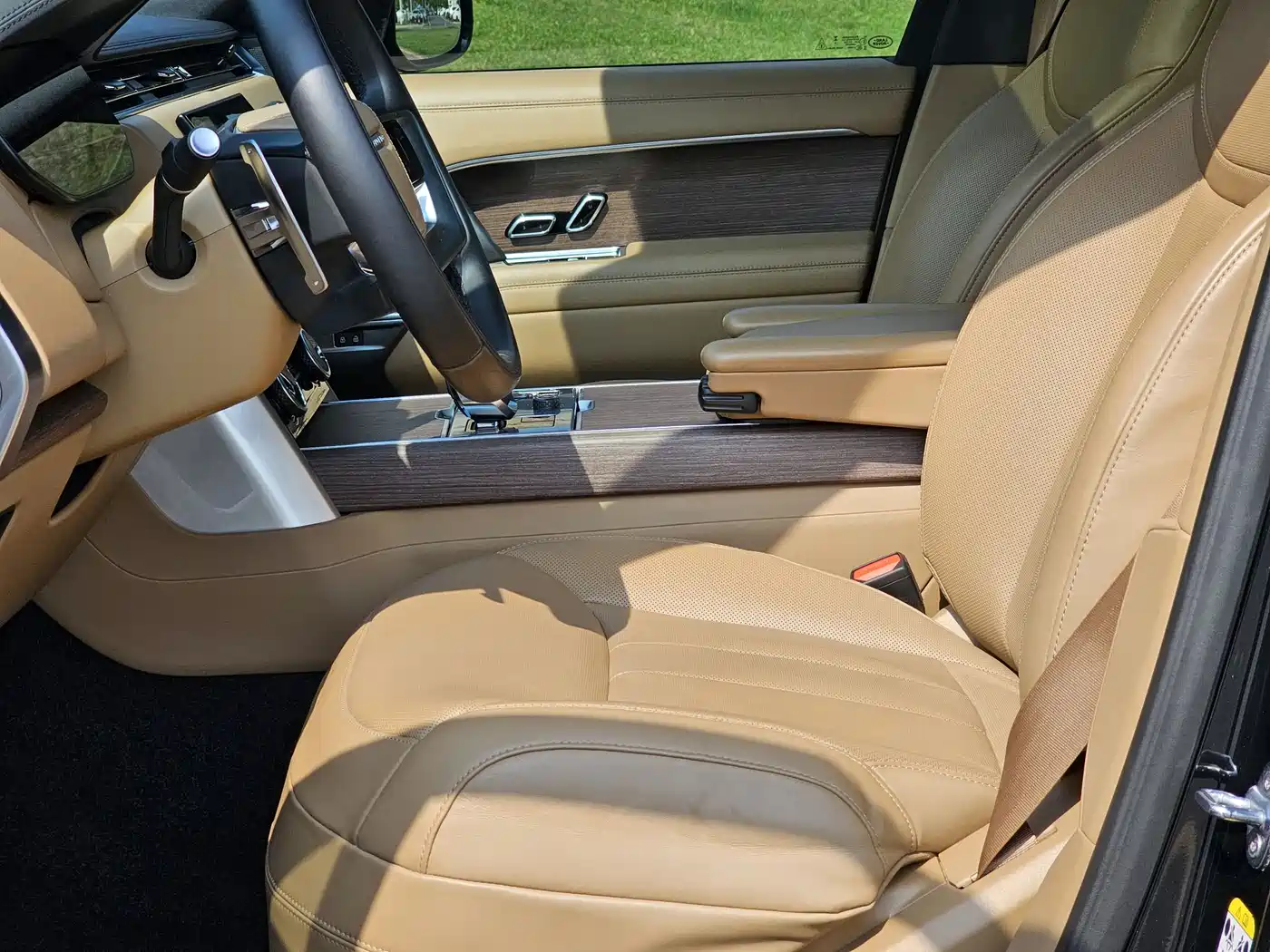 Land Rover Range Rover 2023 3.0 L6 400PS Golden Age 7-Seater Long Wheelbase фото 22