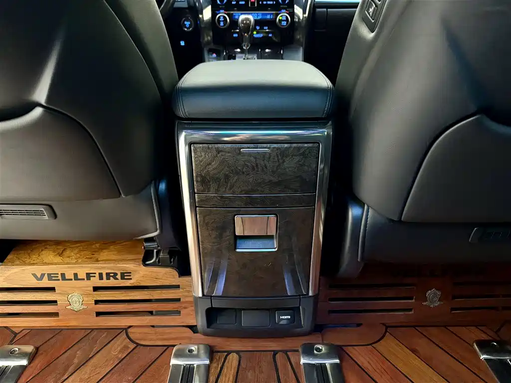 Toyota Vellfire 2021 Crown Hybrid 2.5L HV Premium Edition фото 19