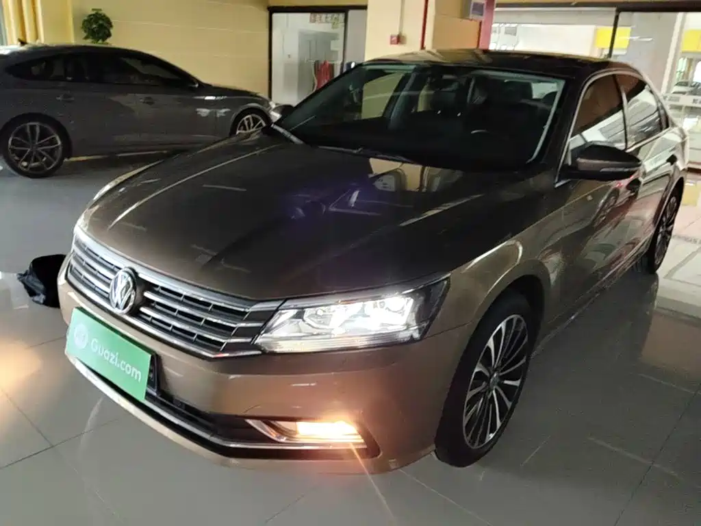 Фото 1 - Volkswagen Passat