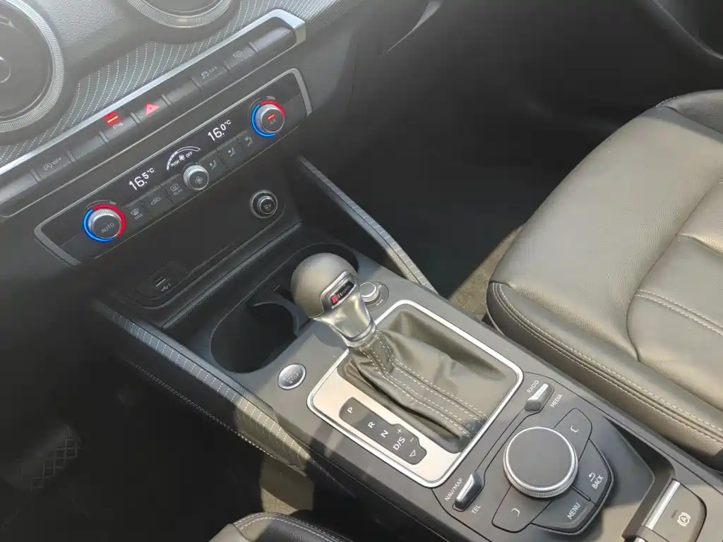 Фото 7 - Audi Q2L