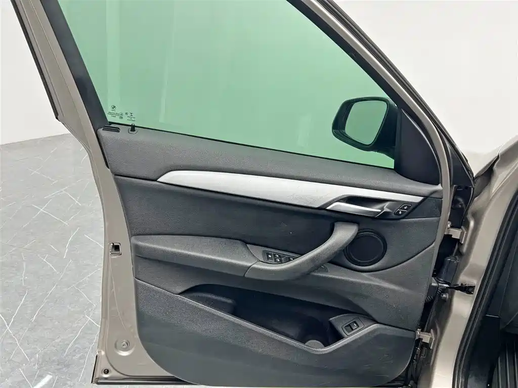 BMW X1 2019 sDrive18Li Fashion Model фото 13