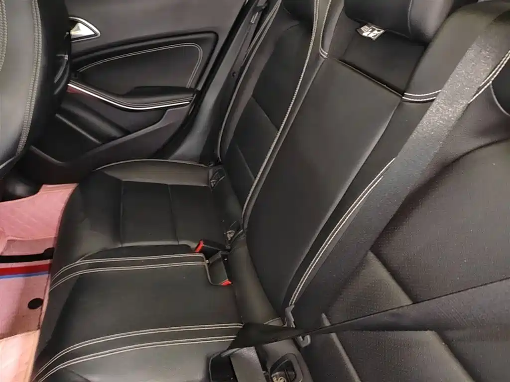 Mercedes-Benz GLA 2017 GLA 200 Dynamic фото 13