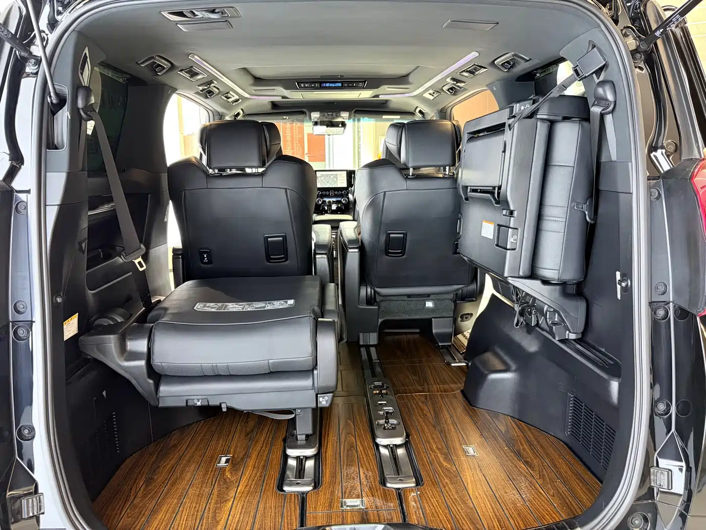 Toyota Alphard 2021 Hybrid 2.5L Premium фото 8