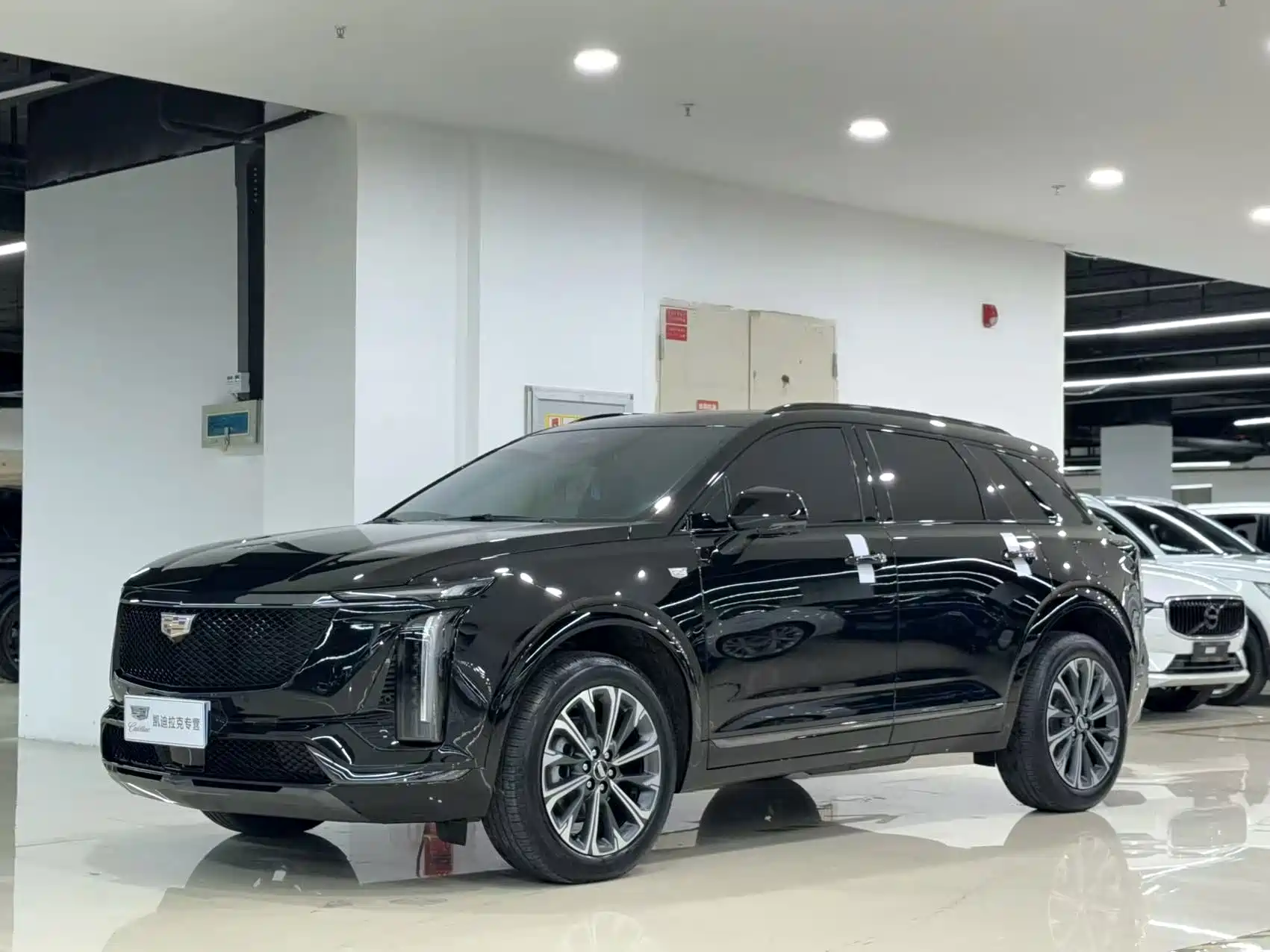 Фото 1 - Cadillac XT5
