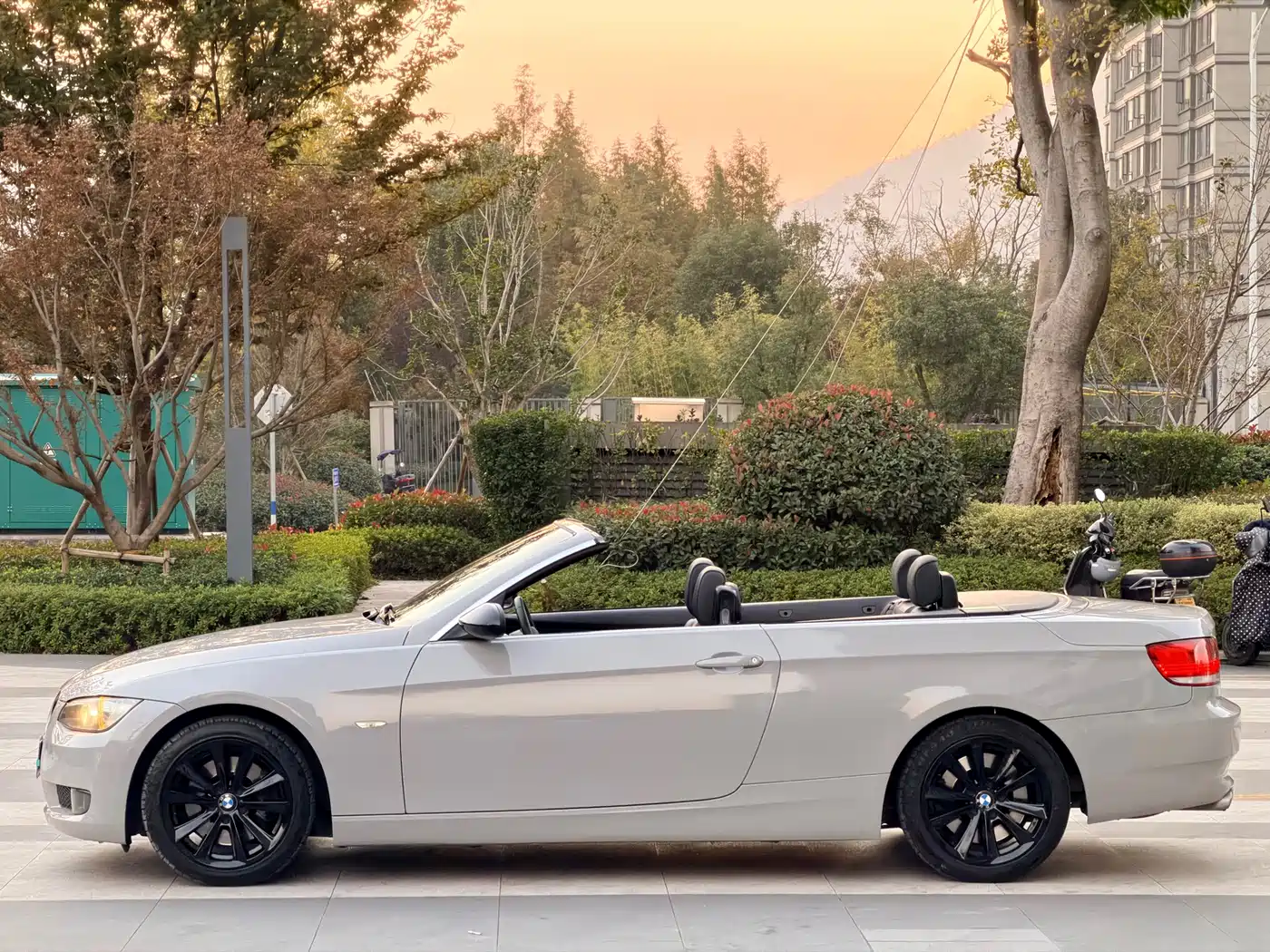 BMW 3 Series (Import) 2009 Model 330i Convertible фото 16