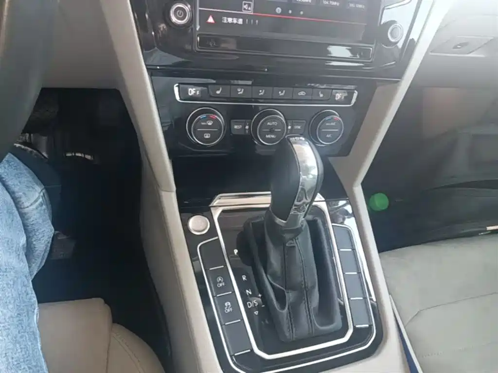 Volkswagen Magotan 2017 330TSI DSG Luxury фото 14