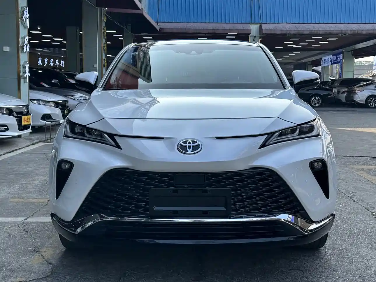 Toyota Venza 2023 2.0L CVT FWD Premium фото 2