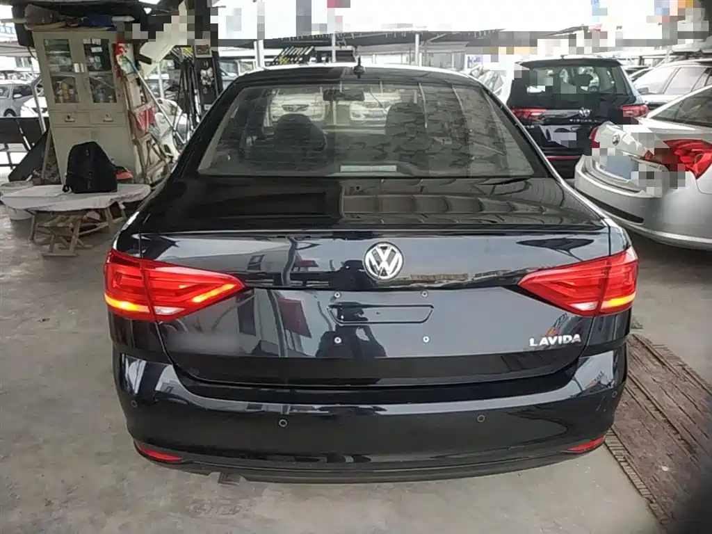 Volkswagen Lavida 2017 1.6L Manual Trend Edition фото 6