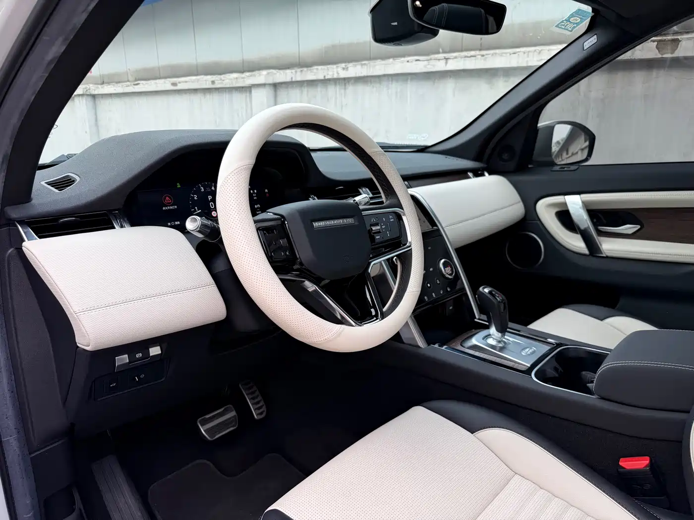 Land Rover Discovery Sport 2022 Model 249PS R-Dynamic S Performance Edition 5-Seater фото 17